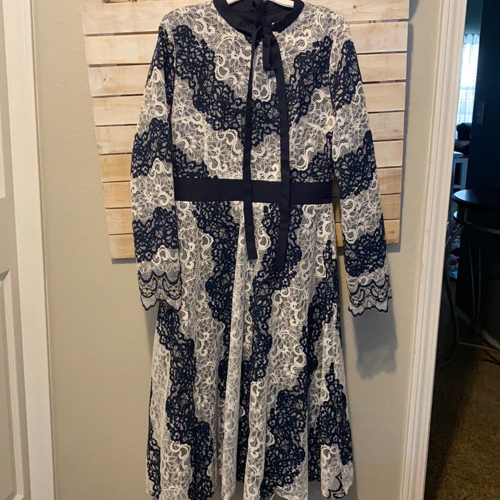 Dainty Jewels lace dress